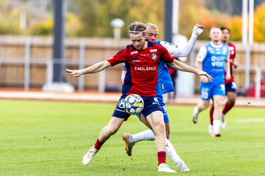 Östers Daniel Ljung och IK Oddevolds Olle Kjellman Olblad