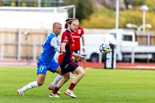 Östers Daniel Ljung och IK Oddevolds Olle Kjellman Olblad