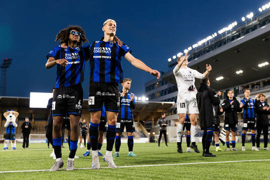 Sirius Malcolm Jeng och Yousef Salech jublar
