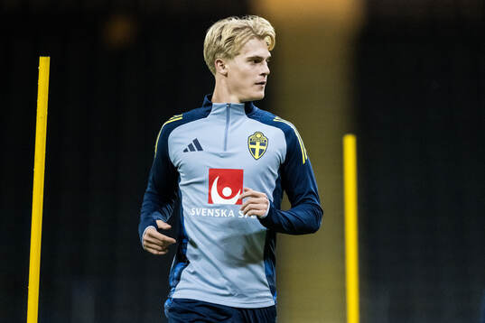 Lucas Bergvall of the Swedish men's football national team at a training session