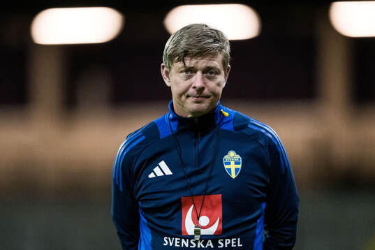 Head coach Jon Dahl Tomasson of the Swedish men's football national team at a training session