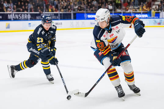 Södertäljes Egor Polin och Djurgårdens Max Krogdahl