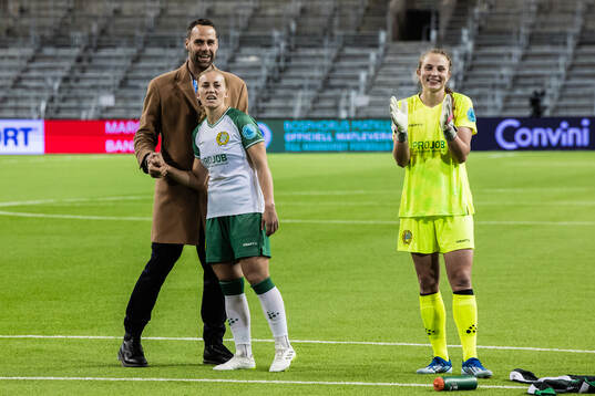 Team manager Igor Kubat, Ellen Gibson and goalkeeper Anna Tamminen celebrates