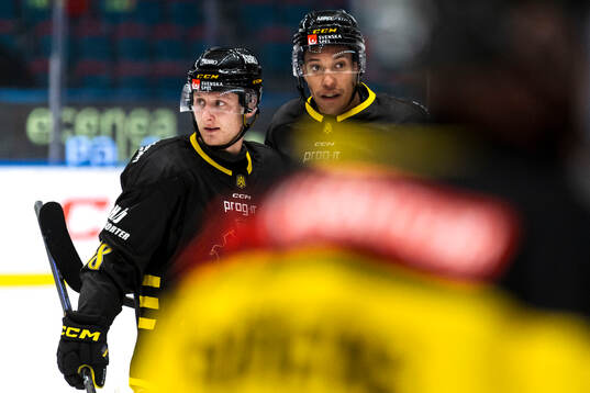 AIKs Oskar Magnusson och Oscar Nord jublar