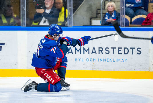 Oskarshamns Filip Sveningsson jublar