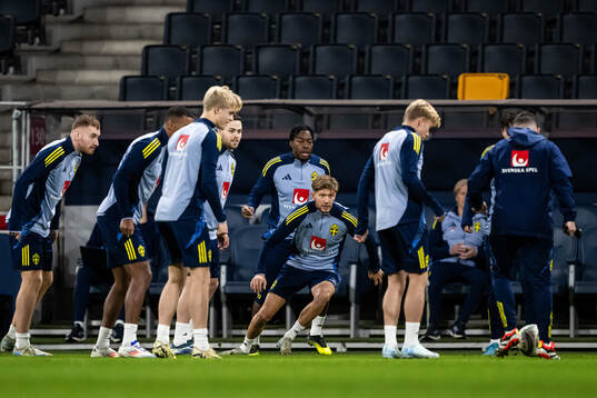 Dejan Kulusevski, Anthony Elanga and Anton Salétros of the