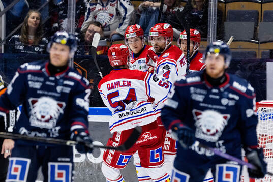 Timrås Filip Hållander jublar