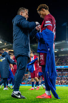 Thomas Ødegaard, manual therapist, and Antonio Nusa of