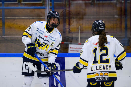 HV71s Elin Svensson och Amanda Andersson