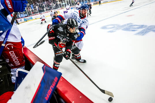 Nybros Kevin Karlsson och IK Oskarshamns Erik Reed Bradford