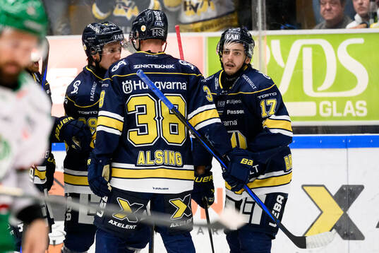 HV71s Isac Brännström jublar