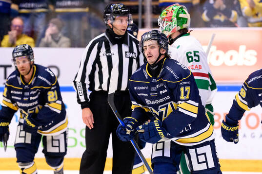 HV71s Isac Brännström jublar