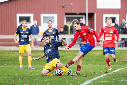 Torns Mirza Halvadzic och Tvååkers Isak Wiman