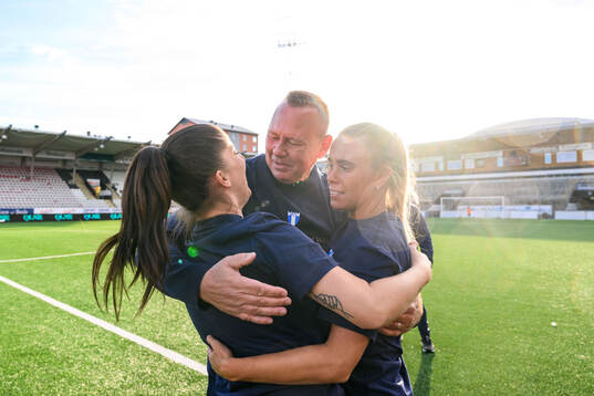Malmö FFs  Lovisa Wifvesson, lagledare Anders Nilsson och