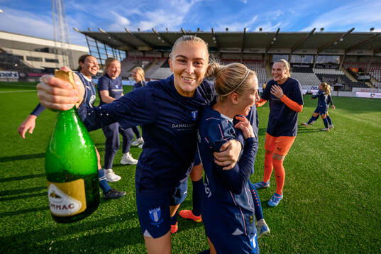 Malmö FFs Beatrice Persson jublar över avancemanget till
