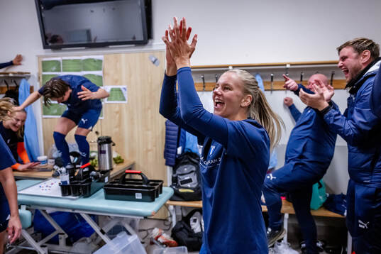 Malmö FFs spelare jublar i omklädningsrummet