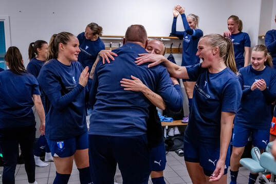 Malmö FFs spelare jublar i omklädningsrummet