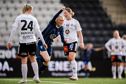 Malmö FFs Beatrice Persson jublar efter 0-1
