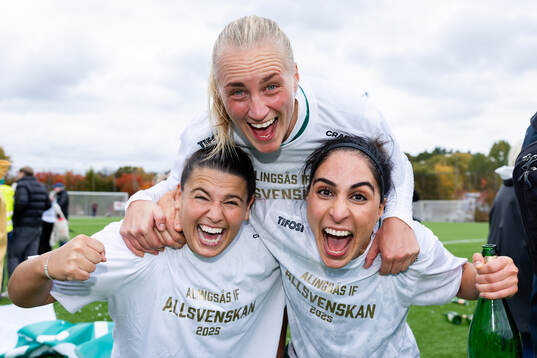 Alingsås Rebecca Cameras , Pernilla Milton och Parva Zarassi jublar