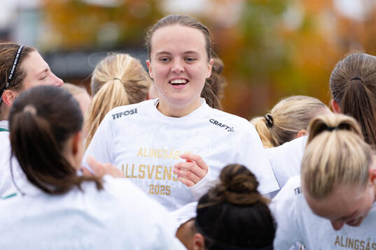 Alingsås Alma Öberg  jublar över avancemanget till