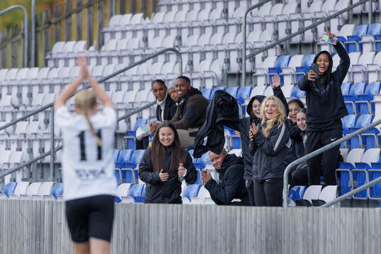 AIKs Nova Selin jublar