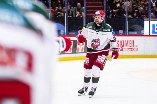 MoDos Måns Carlsson jublar