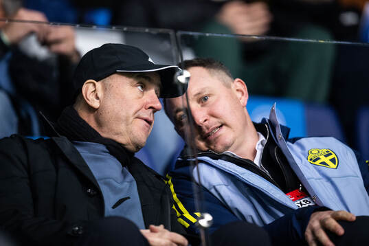 Fredrik Reinfeldt, president of the Swedish Football Association, and Kim Källström, head of football at the Swedish football federation, ahead of the Nations League football match between Estonia and Sweden on October 14, 2024 in Tallinn. 
