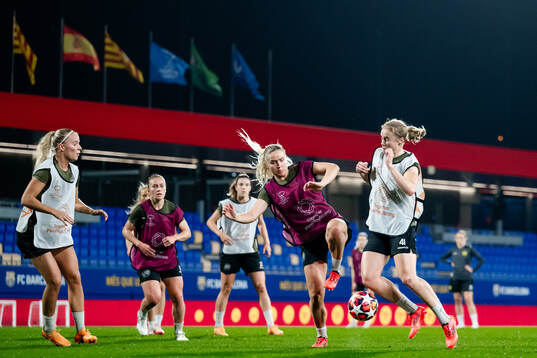 Anna Jøsendal and Julie Blakstad of Hammarby
