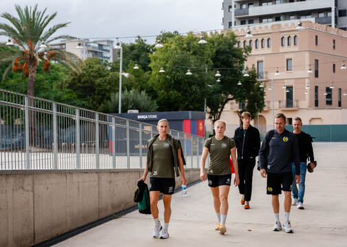 Jonna Andersson, Julie Blakstad and Head coach Martin Sjögren of Hammarby ahead of a press conference on October 15, 2024 in Barcelona. 