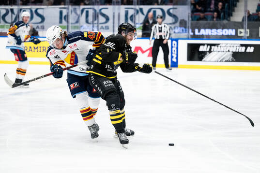 Djurgårdens Max Krogdahl och AIKs Lukas Zetterberg