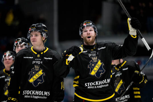 AIKs Jesper Emanuelsson och Lukas Zetterberg jublar