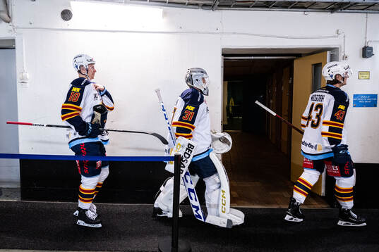 Djurgårdens Jakob Ragnarsson, målvakt Viktor Andrén och