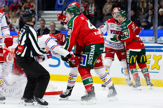 Timrås Jeremy Boyce-Rotevall och Frölundas Carl Klingberg