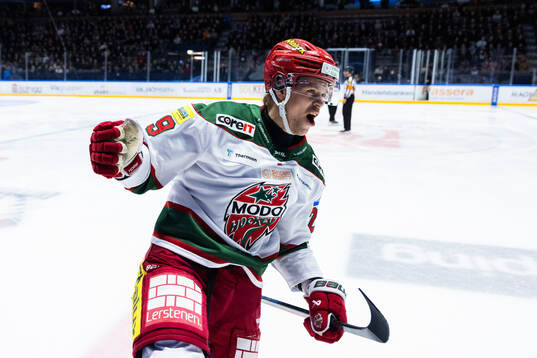 MoDos Mikkel Aagaard jublar