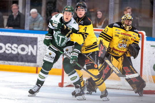 Tingsryds Teemu Tallberg och Vimmerbys Johan Norberg