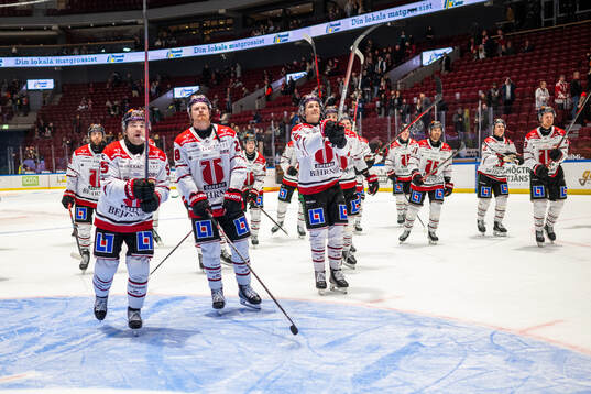 Örebros spelare jublar