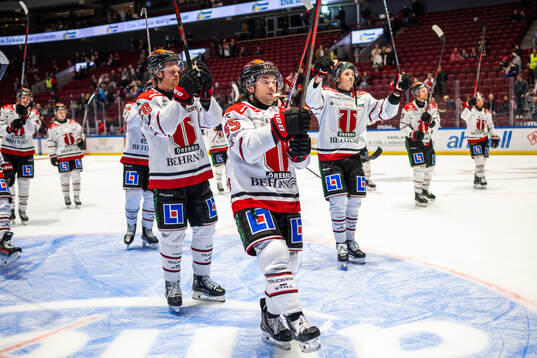 Örebros spelare jublar