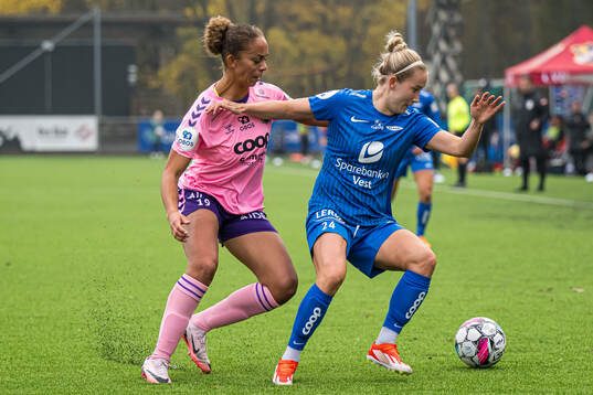 Josefine Birkelund of Lyn and Nea Emilia Lehtola of Brann