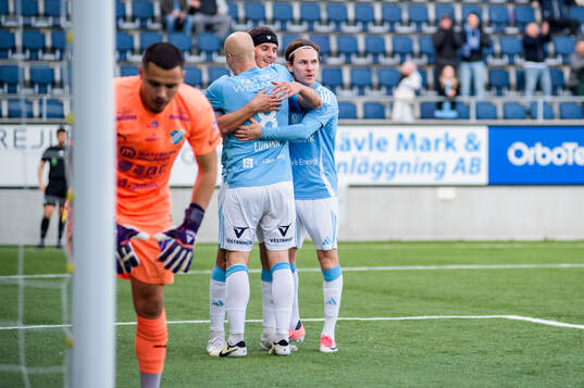 Gefles Jacob Hjelte och Anton Lundin jublar