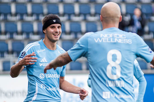 Gefles Jacob Hjelte jublar efter 1-0