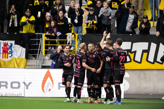Häckens spelare jublar efter 0-2
