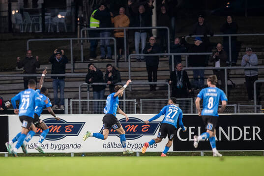 Halmstads Gabriel Wallentin jublar efter 2-0