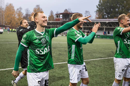 Brages Christopher Redenstrand jublar eftyer seger