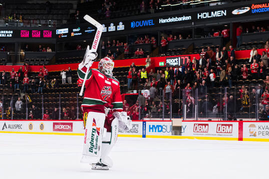 MoDos målvakt Lassi Lehtinen jublar