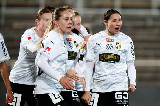 Häckens Tabby Tindell jublar efter 2-1