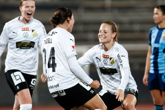 Häckens Tabby Tindell jublar efter 2-1
