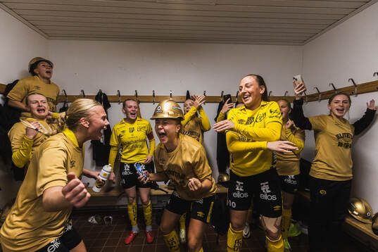 Elfsborgs Linn Sångberg, Alice Broman och Stina Jensen jublar