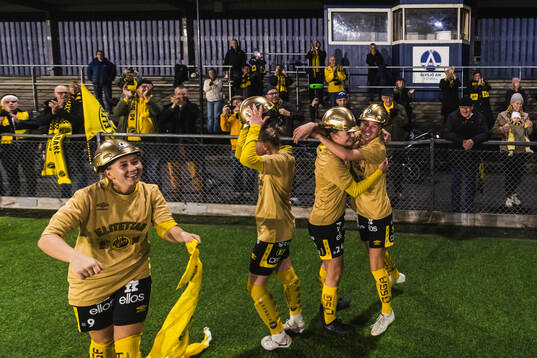 Elfsborgs Cornelia Andersson jublar med lagkamrater