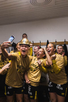 Elfsborgs Alice Broman jublar med lagkamrater