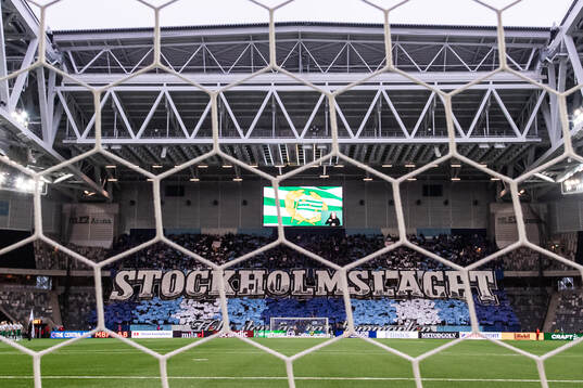 Djurgårdens supportar med ett tifo